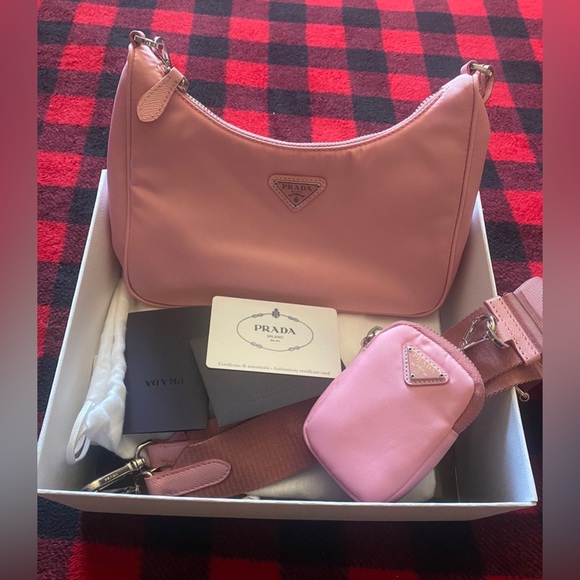 Brand new Prada re edition 2005 100% authentic - Picture 3 of 7